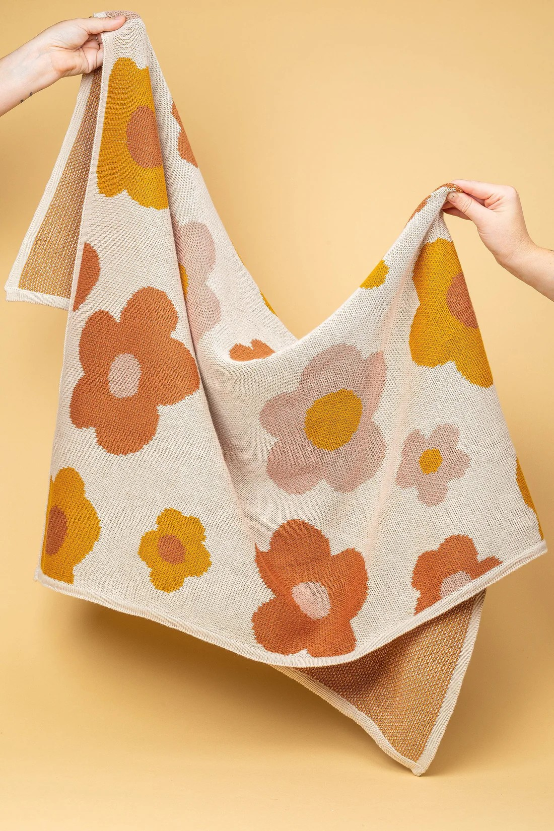 Kiin - Knitted Blanket Bloom