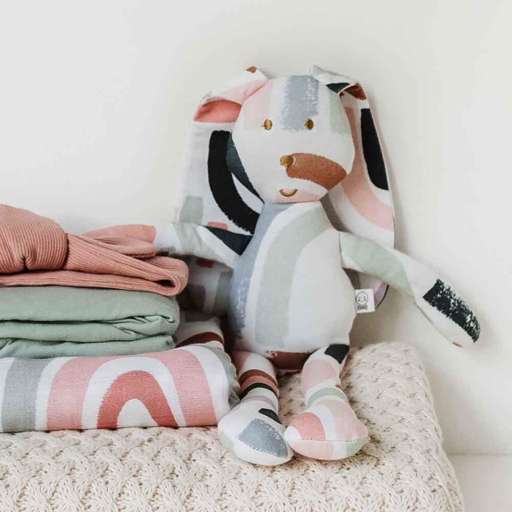organic-snuggle-bunny-rainbow-baby-image