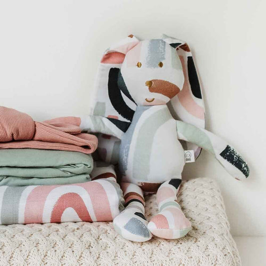 organic-snuggle-bunny-rainbow-baby-image