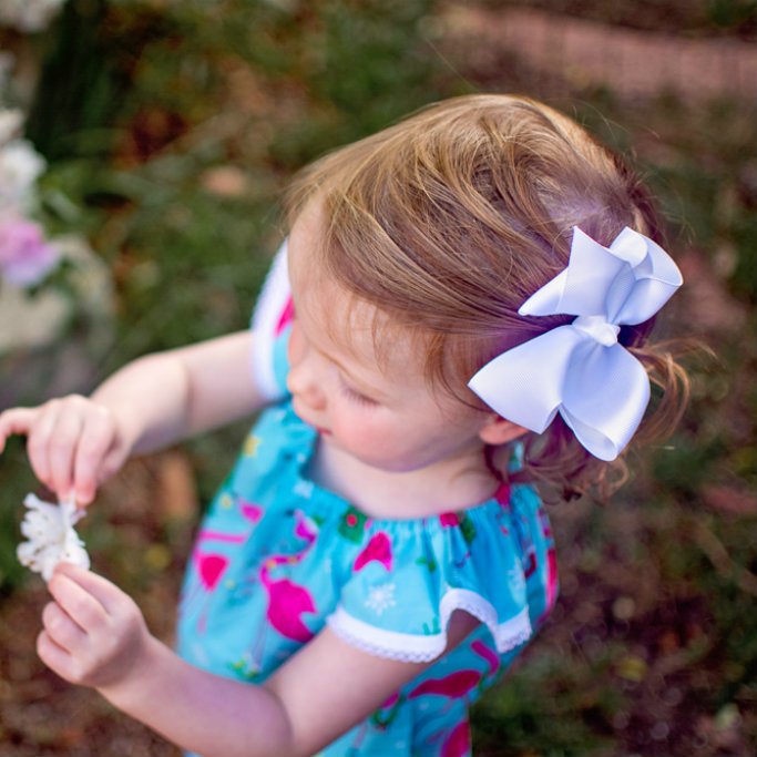 white-clip-bow-medium-image
